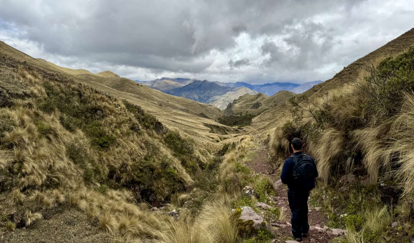 Matt Matt thinks a photo while walking in long distances in Peru