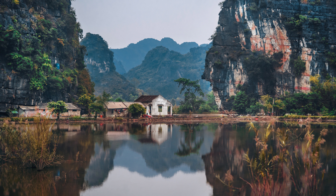 A small house between two long slopes in Vietnam