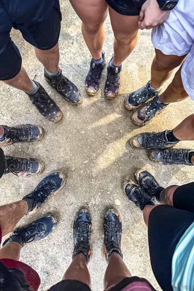 Long -distance hiking shoes in a circle