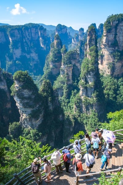 Crowd of tourists at Yuanjiajie viewpoint