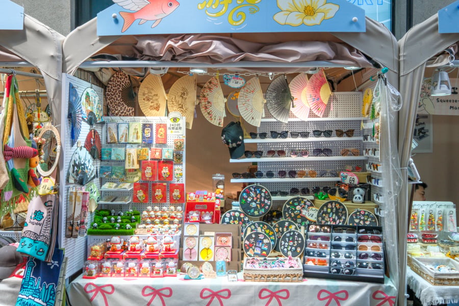 Souvenirs and trinkets stall in Nanjing Road