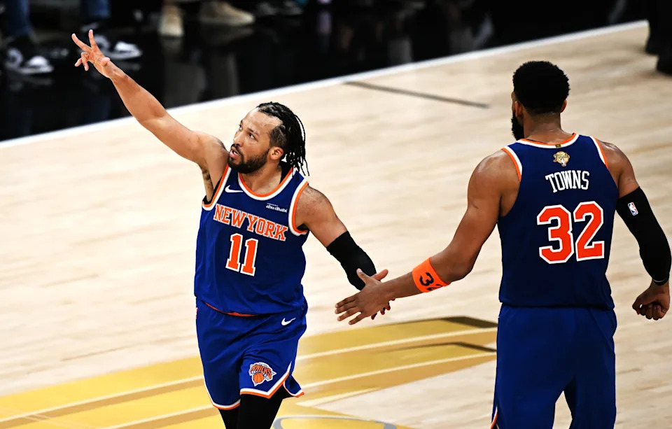 Led by Jalen Brunson (left) and Karl-Anthony Towns, the New York Knicks' offense has an awful lot of ways to solve the problems that defenses cause. (Wu Xiaoling/Xinhua via Getty Images)