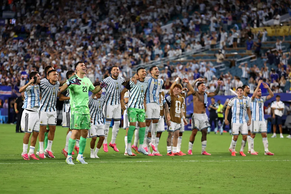 MIAMI GARDENS, FLORIDA - JULY 03: The Argentina team celebrate after the FIFA World Cup 2026 Round Of 32 match between Argentina and Cabo Verde at Miami Stadium on July 03, 2026 in Miami Gardens, Florida. (Photo by Catherine Ivill - AMA/Getty Images)
