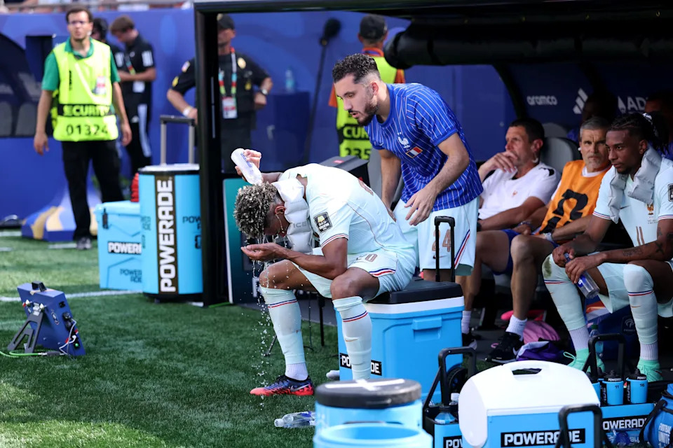 FOXBOROUGH, MASSACHUSETTS - JULY 09: Desire Doue #20 of France cools off during a hydration break in the FIFA World Cup 2026 Quarter Final match between France and Morocco at Boston Stadium on July 09, 2026 in Foxborough, Massachusetts. (Photo by Michael Regan - FIFA/FIFA via Getty Images)