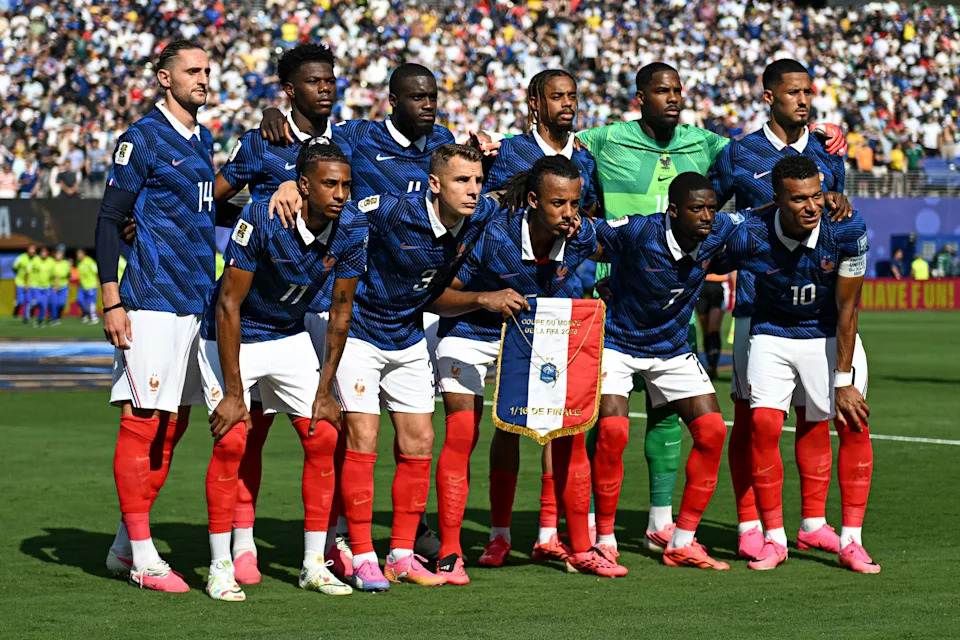 EAST RUTHERFORD, NEW JERSEY - JUNE 30: Adrien Rabiot #14, Aurelien Tchouameni #8, Dayot Upamecano #4, Bradley Barcola #12, Mike Maignan #16, William Saliba #17 of France (top row, left to right) Michael Olise #11, Lucas Digne #3, Jules Kounde #5, Ousmane Dembele #7, Kylian Mbappe #10 of France (bottom row, left to right) for post the France starting XI photo before the FIFA World Cup 2026 Round Of 32 match between France and Sweden at New York New Jersey Stadium on June 30, 2026 in East Rutherford, United States. (Photo by Stephen Nadler/ISI Photos/ISI Photos via Getty Images)