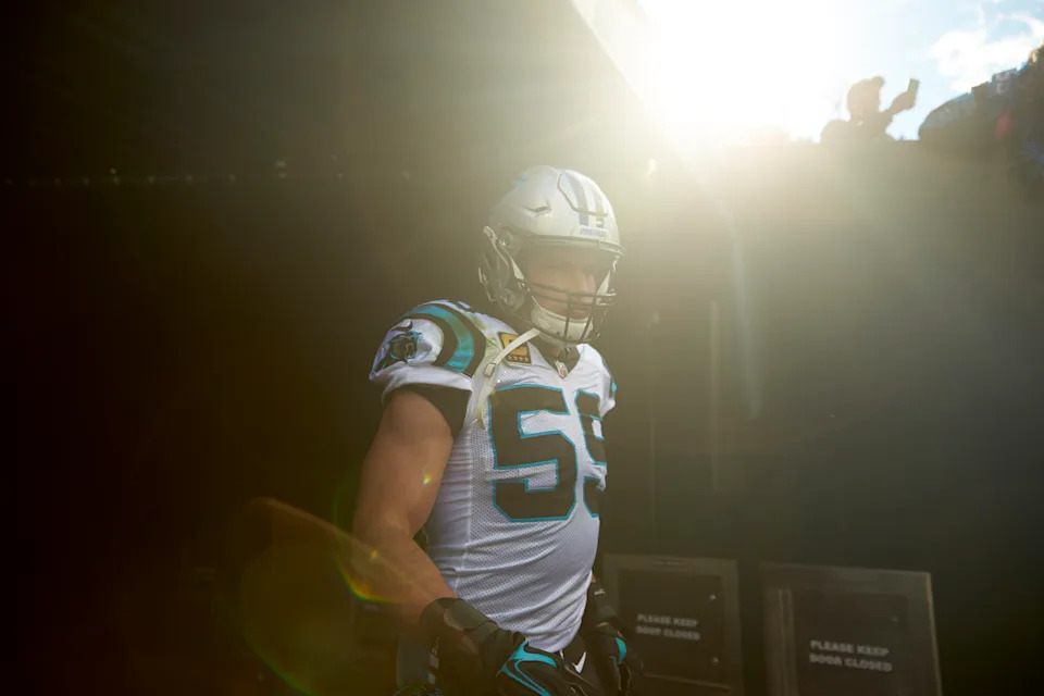 Football: Carolina Panthers Luke Kuechly (59) in runway about to take field before game vs Philadelphia Eagles at Lincoln Financial Field.Philadelphia, PA 10/21/2018CREDIT: Rob Tringali (Photo by Rob Tringali /Sports Illustrated via Getty Images)(Set Number: X162235 TK1 )