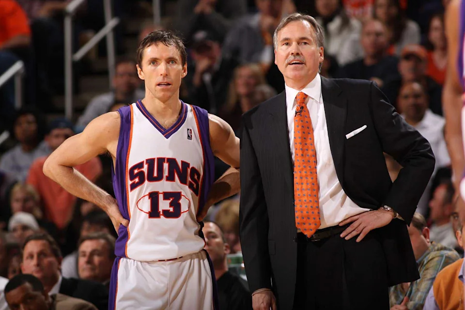 UNITED STATES - JANUARY 31: Basketball: Phoenix Suns coach Mike D'Antoni on sidelines with Steve Nash (13) during game vs San Antonio Spurs, Phoenix, AZ 1/31/2008 (Photo by John W. McDonough/Sports Illustrated via Getty Images) (SetNumber: X79490 TK1 R16 F25)