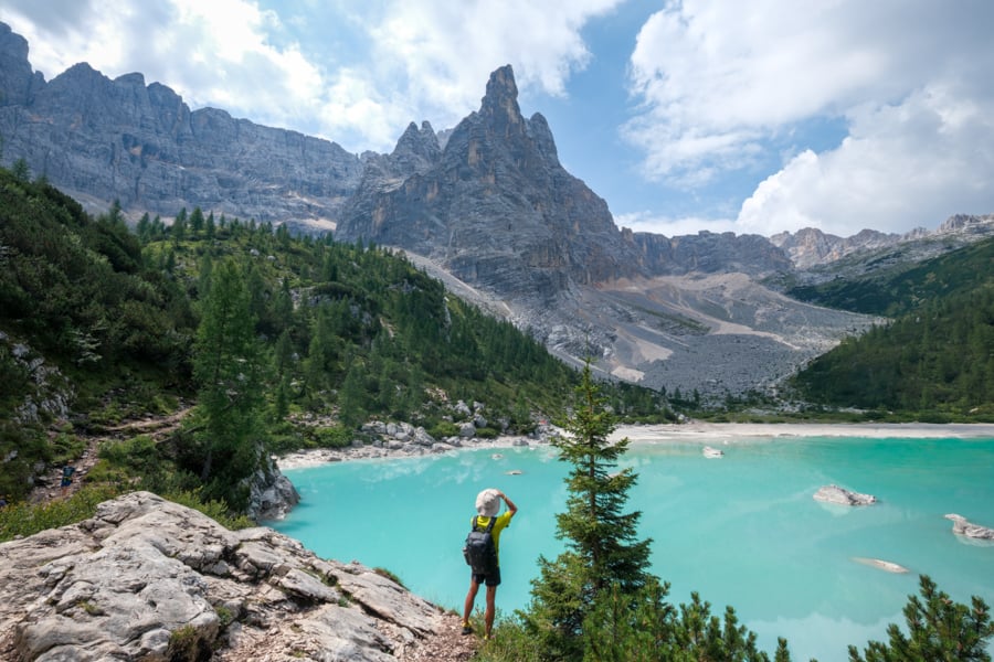 Lago di Sorapis turquoise lake best hikes in the Dolomites of Italy