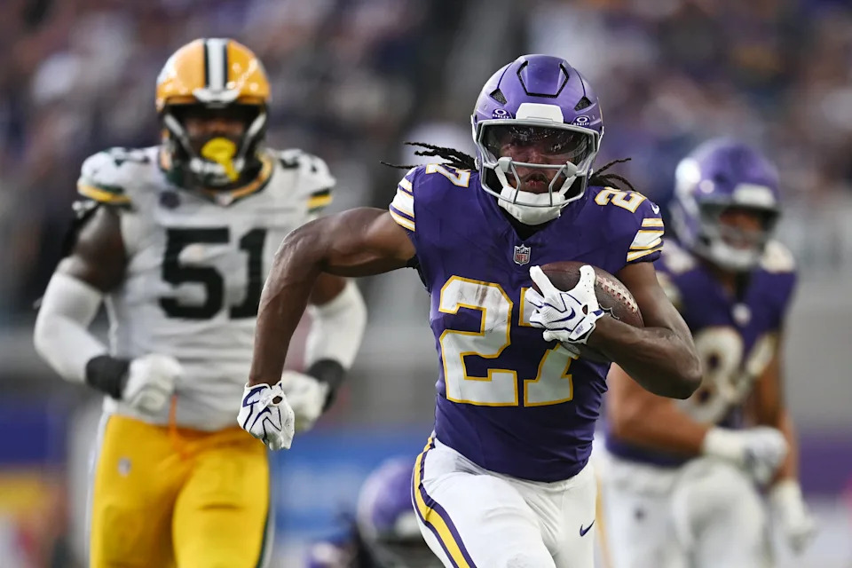 MINNEAPOLIS, MINNESOTA - Jordan Mason of the Minnesota Vikings runs the ball against the Green Bay Packers in the fourth quarter of a game at U.S. Bank Stadium. (Photo by Stephen Maturen/Getty Images)